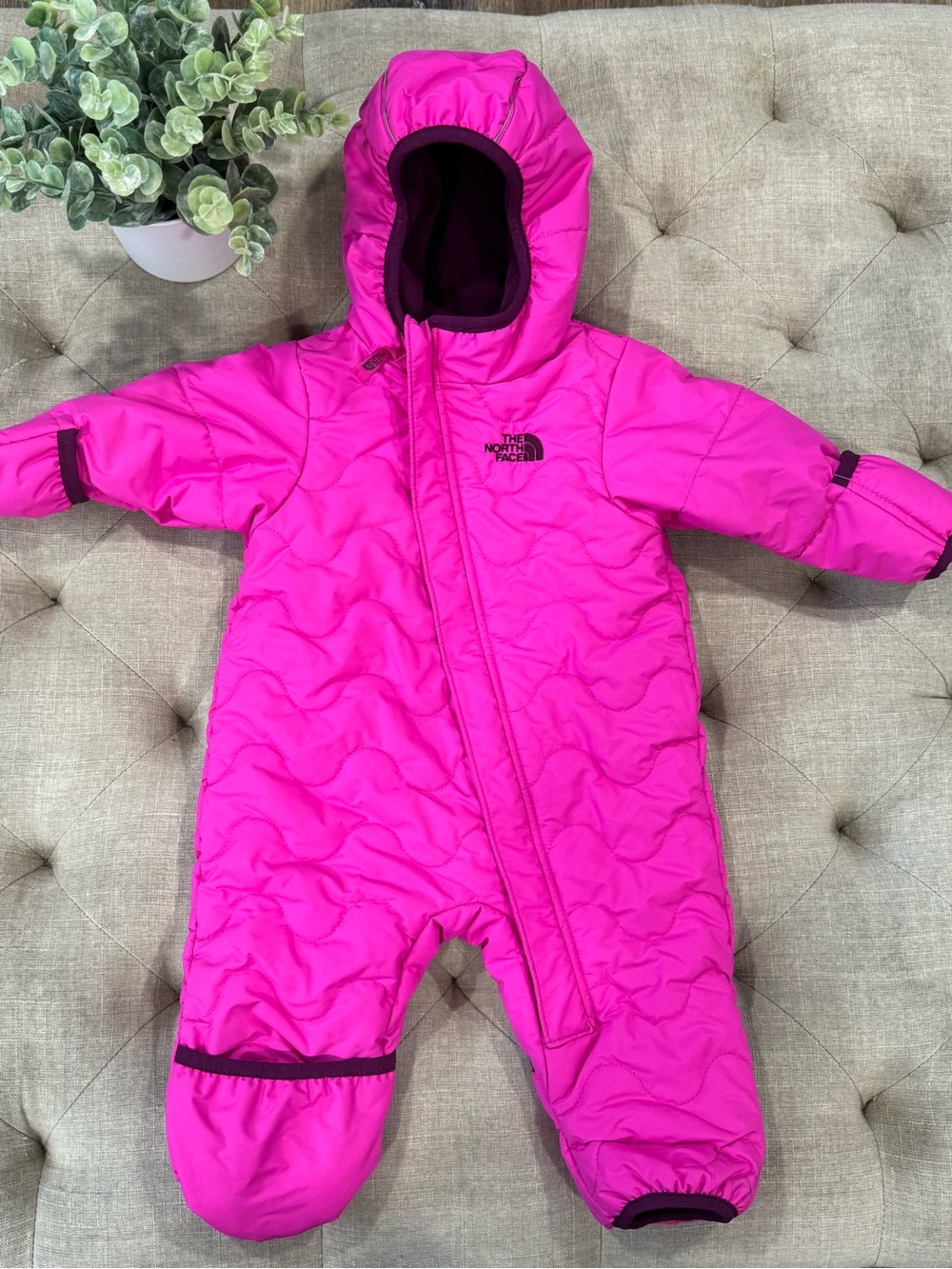 The North Face Bright Pink Hooded Insulated One-Piece Bunting Snowsuit Sz 3-6 M